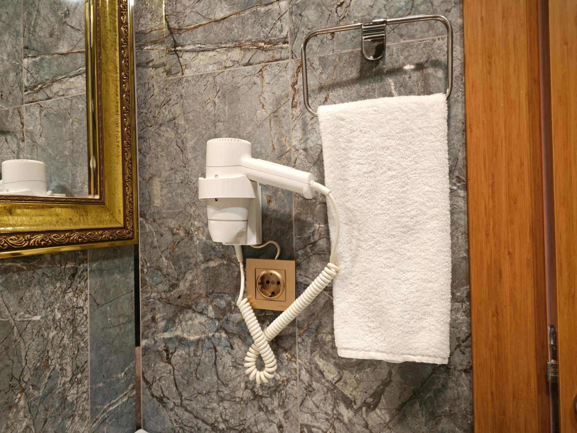 Family Time Suites Hotel Истанбул Екстериор снимка